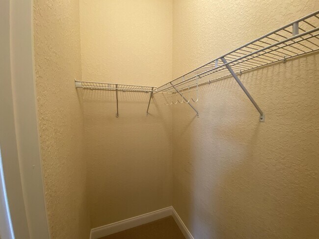 Building Photo - 452 Cinnamon Dr