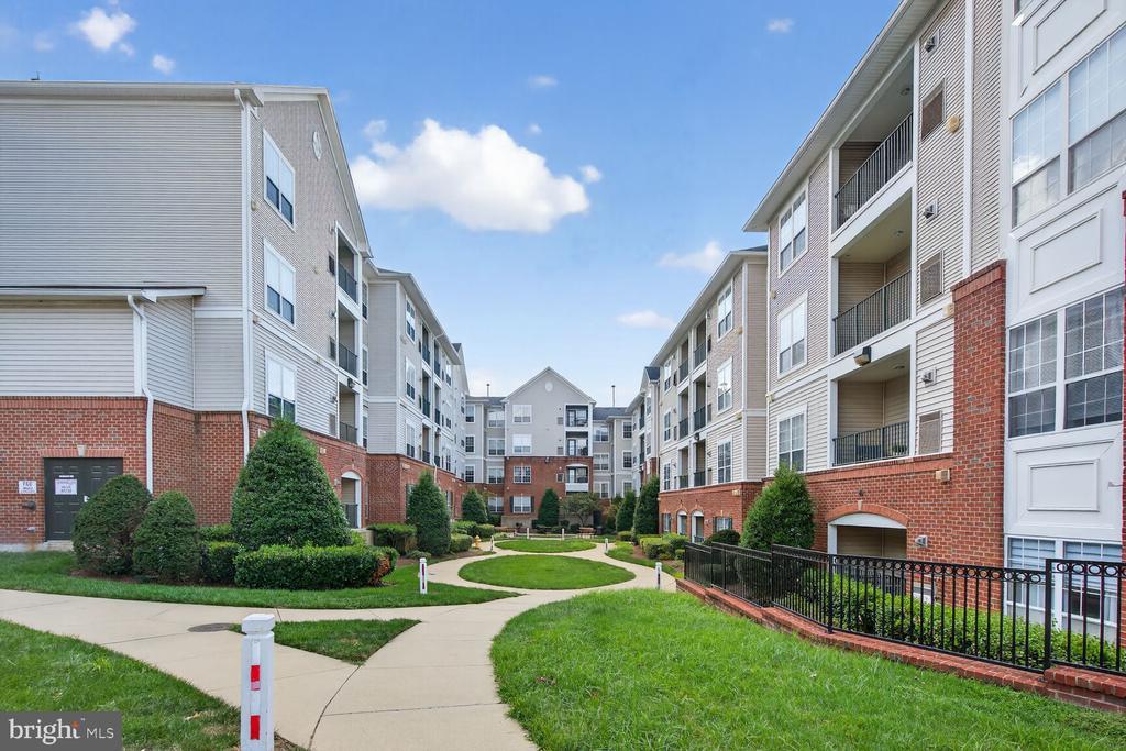Foto principal - 4850 Eisenhower Ave