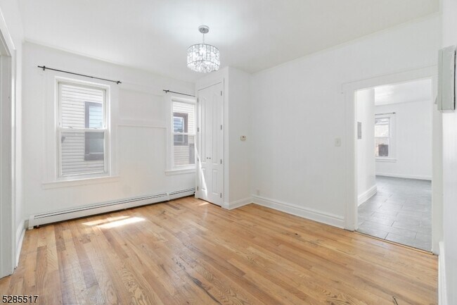 Building Photo - 239 Wainwright St