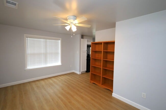 Building Photo - 5735 Riviera Prado
