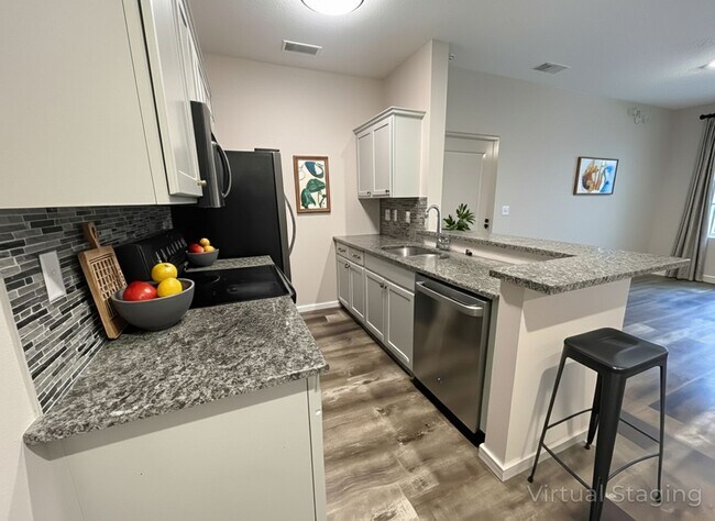 Foto del edificio - 2 Bedroom  2 Bath Garden Level on Table Ro...