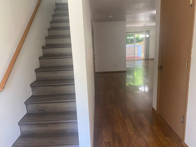 Building Photo - Two Story home with 2 Car Garage Central L...