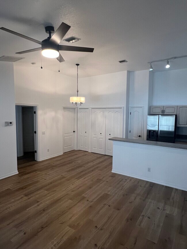 Foto del edificio - 2204 L Pavia Blvd