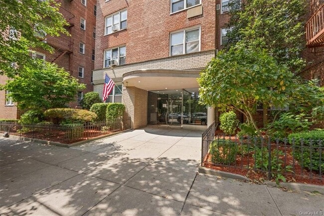Building Photo - 4295 Webster Ave