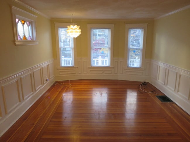 Building Photo - 47 Paulina St