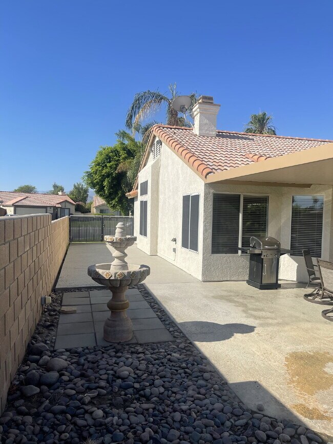 Foto del edificio - 3-Bedroom Home, Large Back La Quinta, Long-term (1 Year) Rental