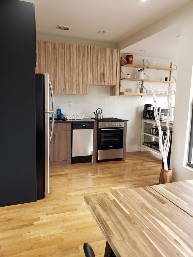 Cocina 2 - 118 Kingsland Ave