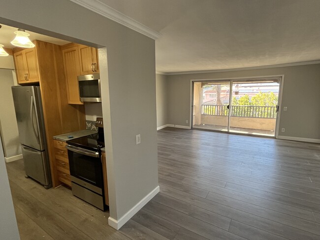 Living room and kitchen - 2530 Clairemont Dr