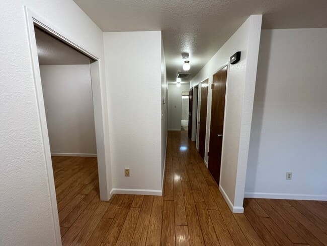 Building Photo - Immaculate 3 bedroom on a court!