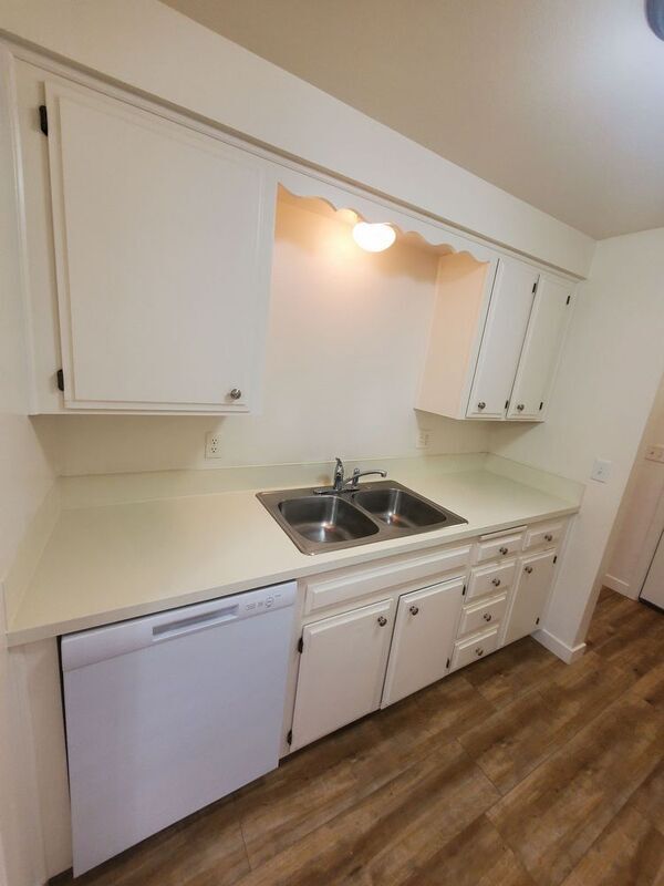 Building Photo - 655 Glen Creek Rd NW