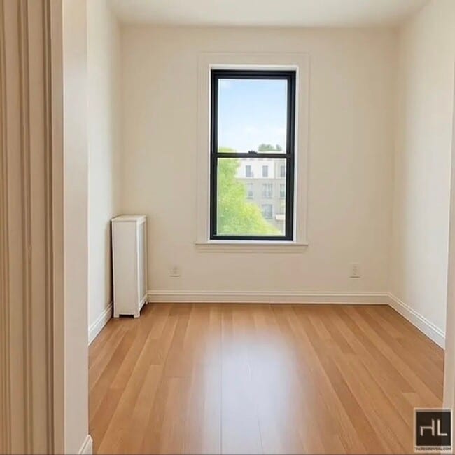 Building Photo - 2-Bedroom 1-Bathroom in an amazing Astoria  Location