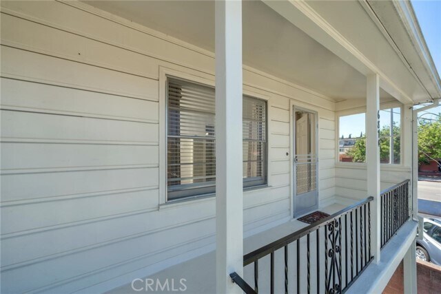 Foto del edificio - 687 W 18th St