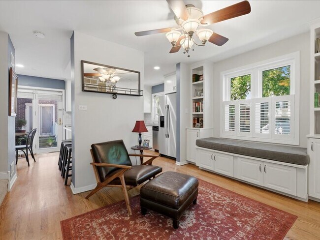Foto del edificio - 3311 N Racine Ave