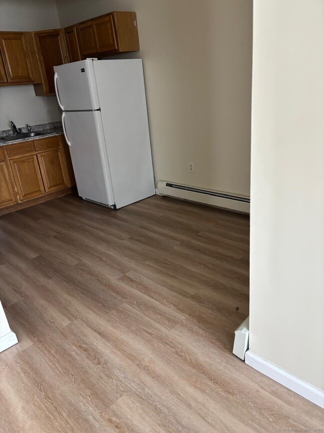 Building Photo - 1057 E Main St