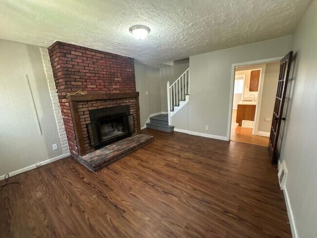 Foto del edificio - Roomy 4 Bed/1 Bath