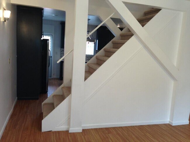 Foto del edificio - Luxurious 2 Bedroom on a dead end street o...
