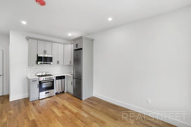 Building Photo - Stunning 1 BED in North Crown Heights Brownstone