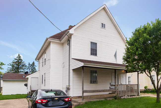Building Photo - 816 E Lincoln Hwy