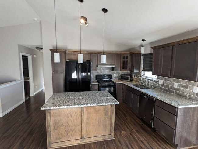 Foto del edificio - 715 Cherrywood Cir