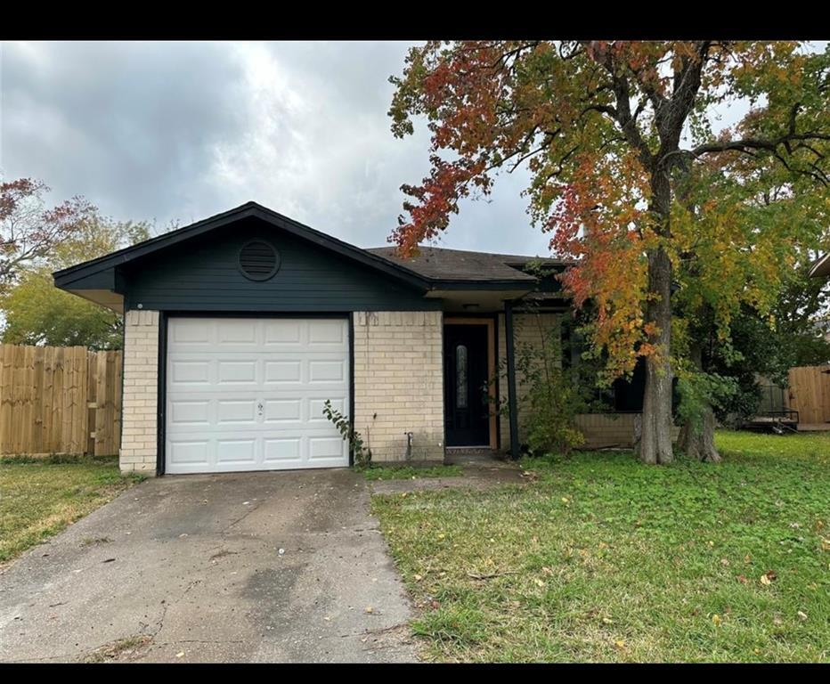 Primary Photo - 905 Macclesby Ln