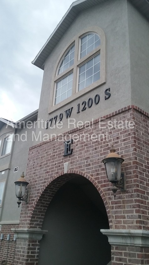 Primary Photo - Beautiful Camelot Condo