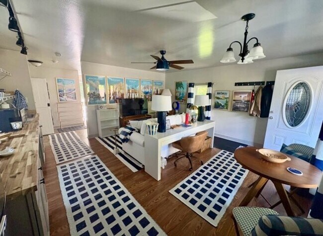 Building Photo - Spacious Cottage