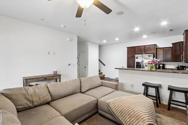Building Photo - $1,950 | 3 Bedroom, 2.5 Bathroom Town Home | Pets Allowed | Available for August 1st Move-In!