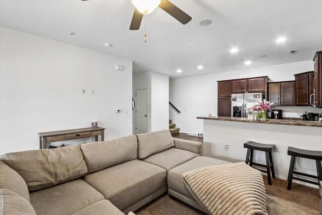 Foto del edificio - $1,950 | 3 Bedroom, 2.5 Bathroom Town Home | Pets Allowed | Available for August 1st Move-In!