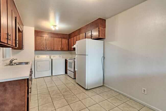 Foto del edificio - 2821 Stanford Rd