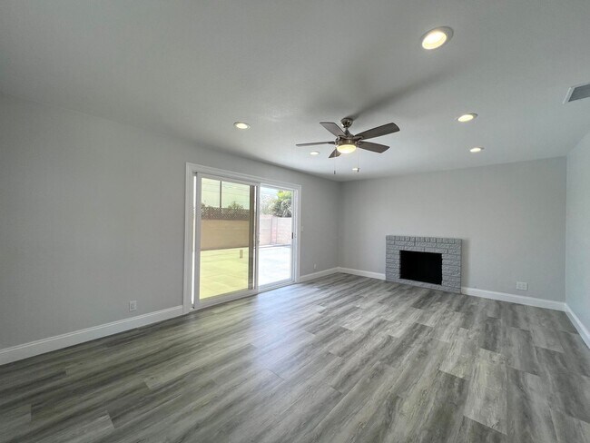 Foto del edificio - Beautiful West Garden Grove 3 bedroom home...