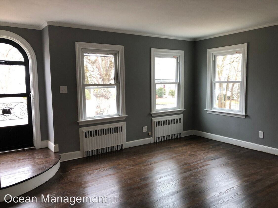 Primary Photo - 4 br, 1.5 bath House - 658 Pine Rock Avenue