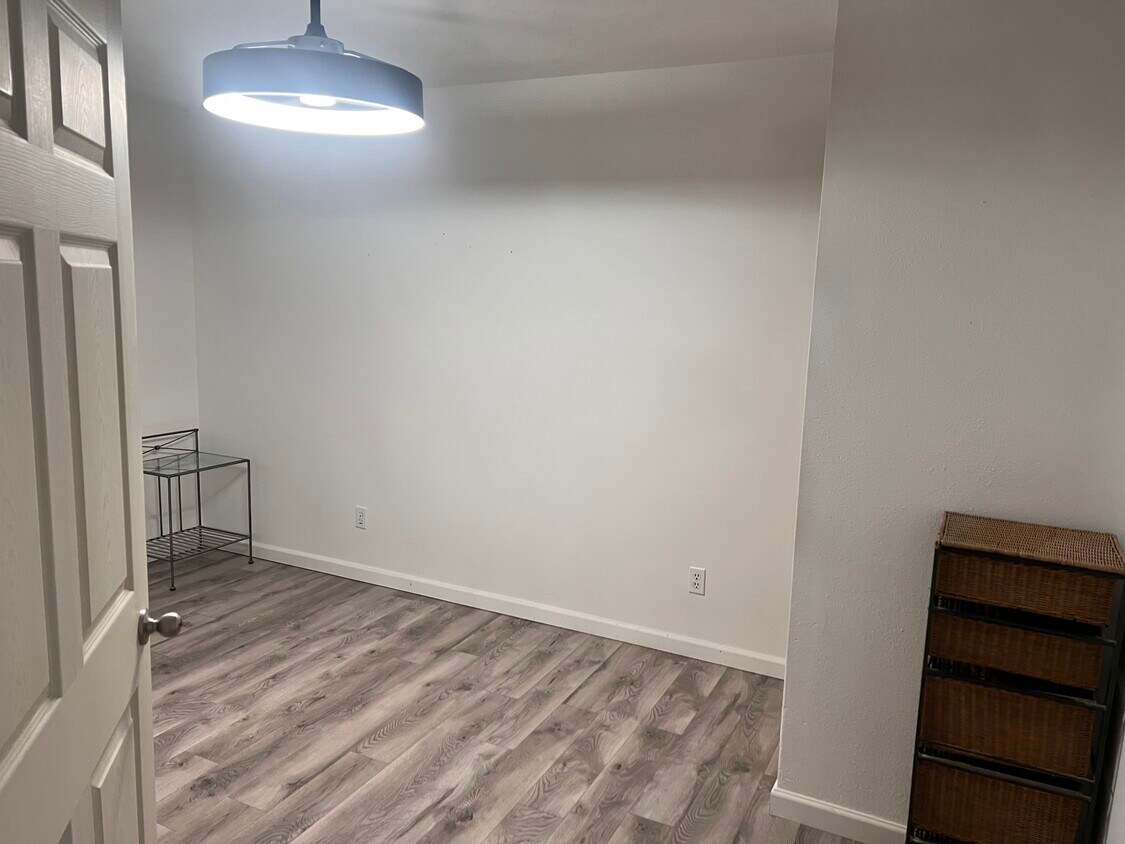 Foto del edificio - 407 E 1st Ave