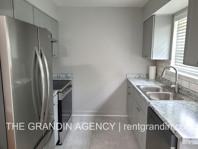 Building Photo - 3728 Red Fox Dr NW