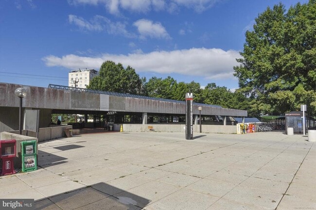 Foto del edificio - 10401 Grosvenor Pl