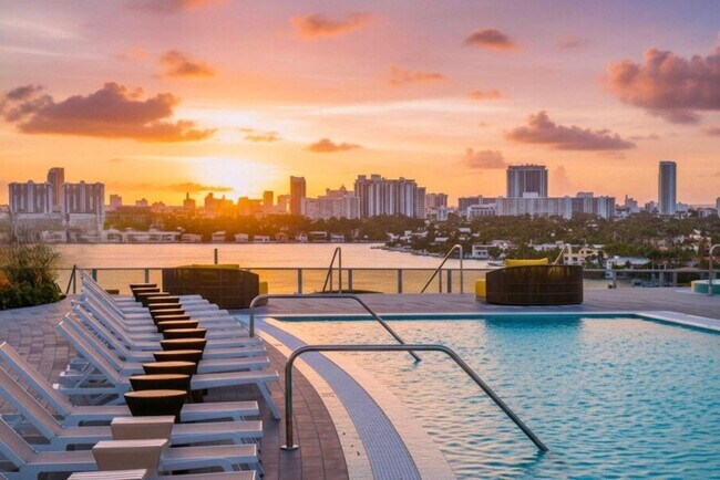 Foto del edificio - 488 NE 18th St