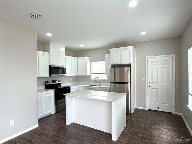 Building Photo - 1612 Canelo Dr