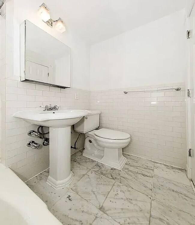 Foto del edificio - 324 W 14th St