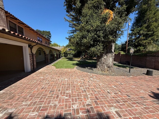 Building Photo - Spanish Style Estate Home in Prime Palo Al...