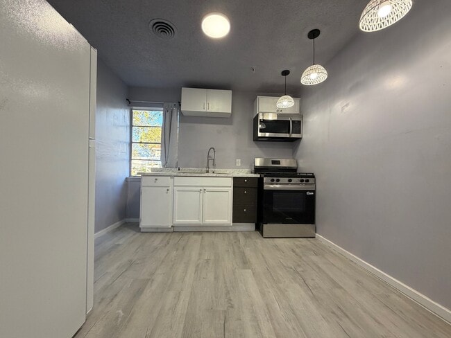 Building Photo - 2501 Gilbert Cir