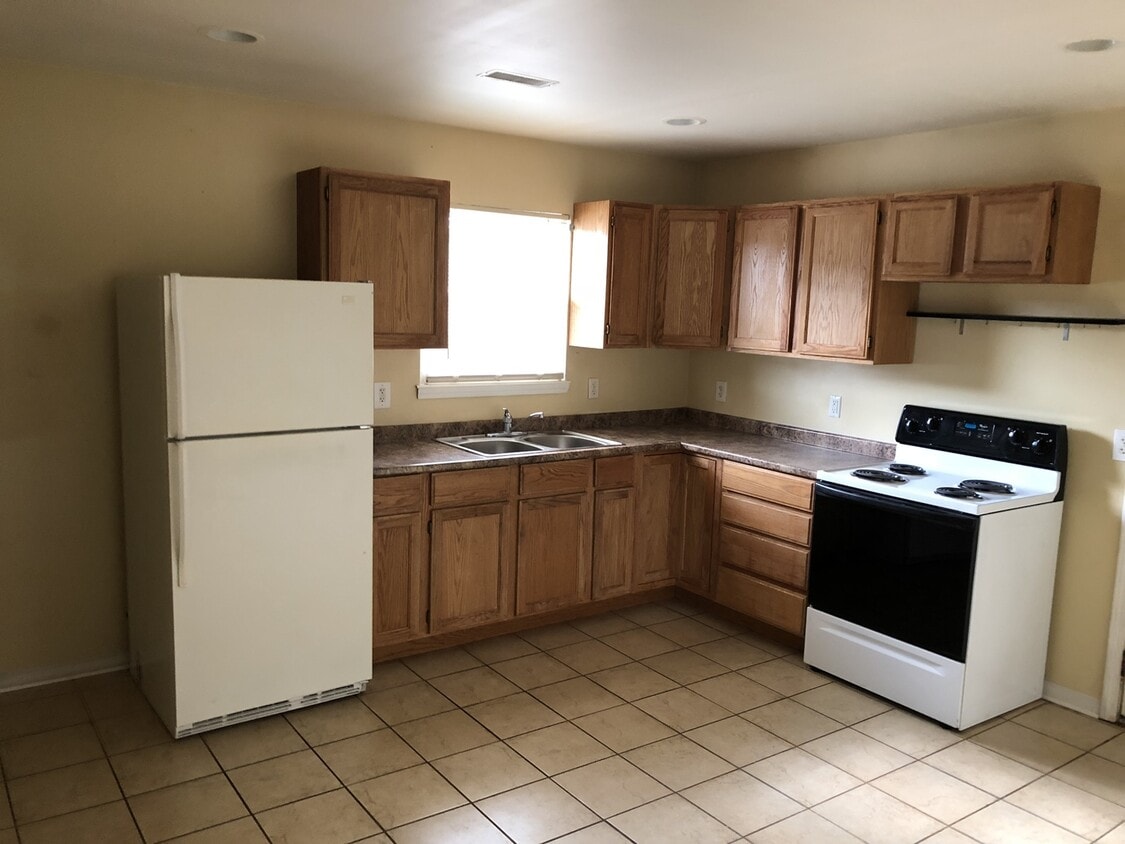 327 N Palm St Unit 327 N. Palm St. 1/2, Janesville, WI 53548 Room for