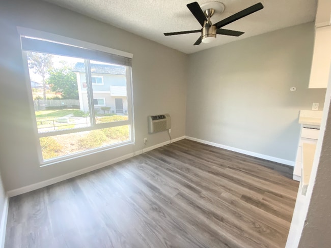 Foto del edificio - 5810 Amaya Dr