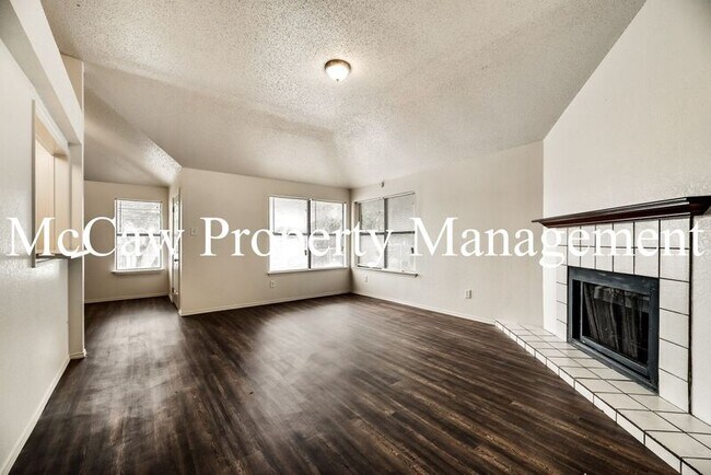Building Photo - 10356 Oak Branch Ln