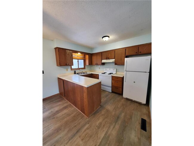 Building Photo - 966 McKnight Rd S