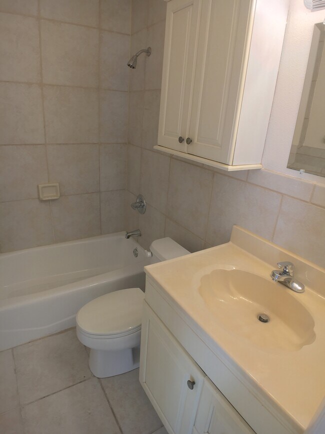 Building Photo - 1525 Curlew Ave