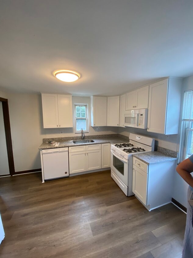 kitchen shared - 566 Highland Pl