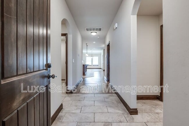 Building Photo - 14004 Northwood Village Dr