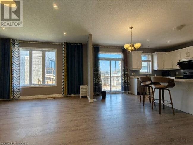 Building Photo - 233 Ladyslipper Dr