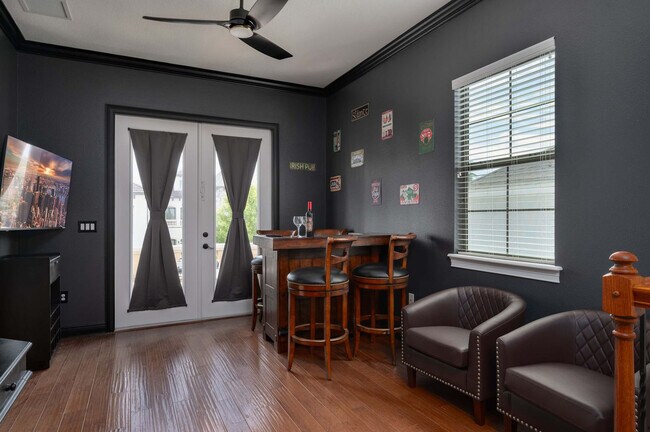 Building Photo - 834 Golden Bear Dr