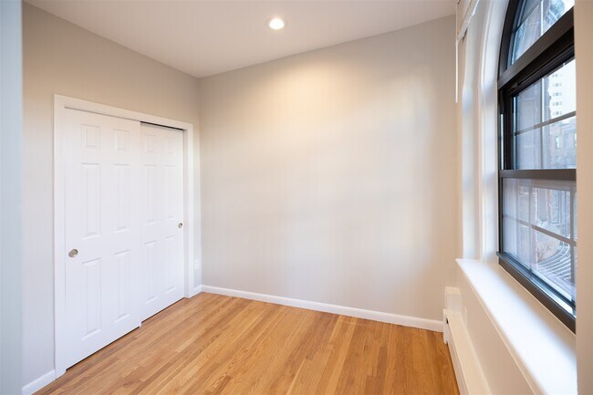 Building Photo - 158-161 Saint Botolph Unit 7