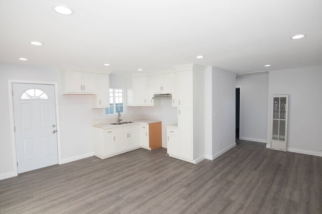 Photo - 1231 E 53rd St House